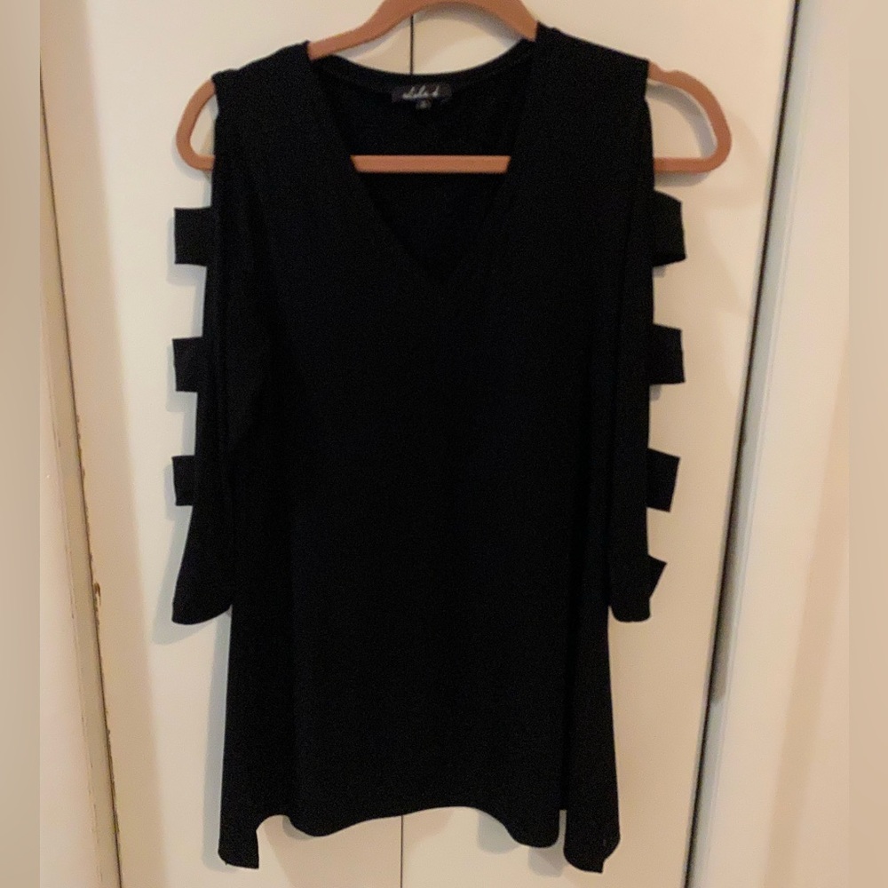 Cute comfy 3/4 black shirt with open slits on arms in size S